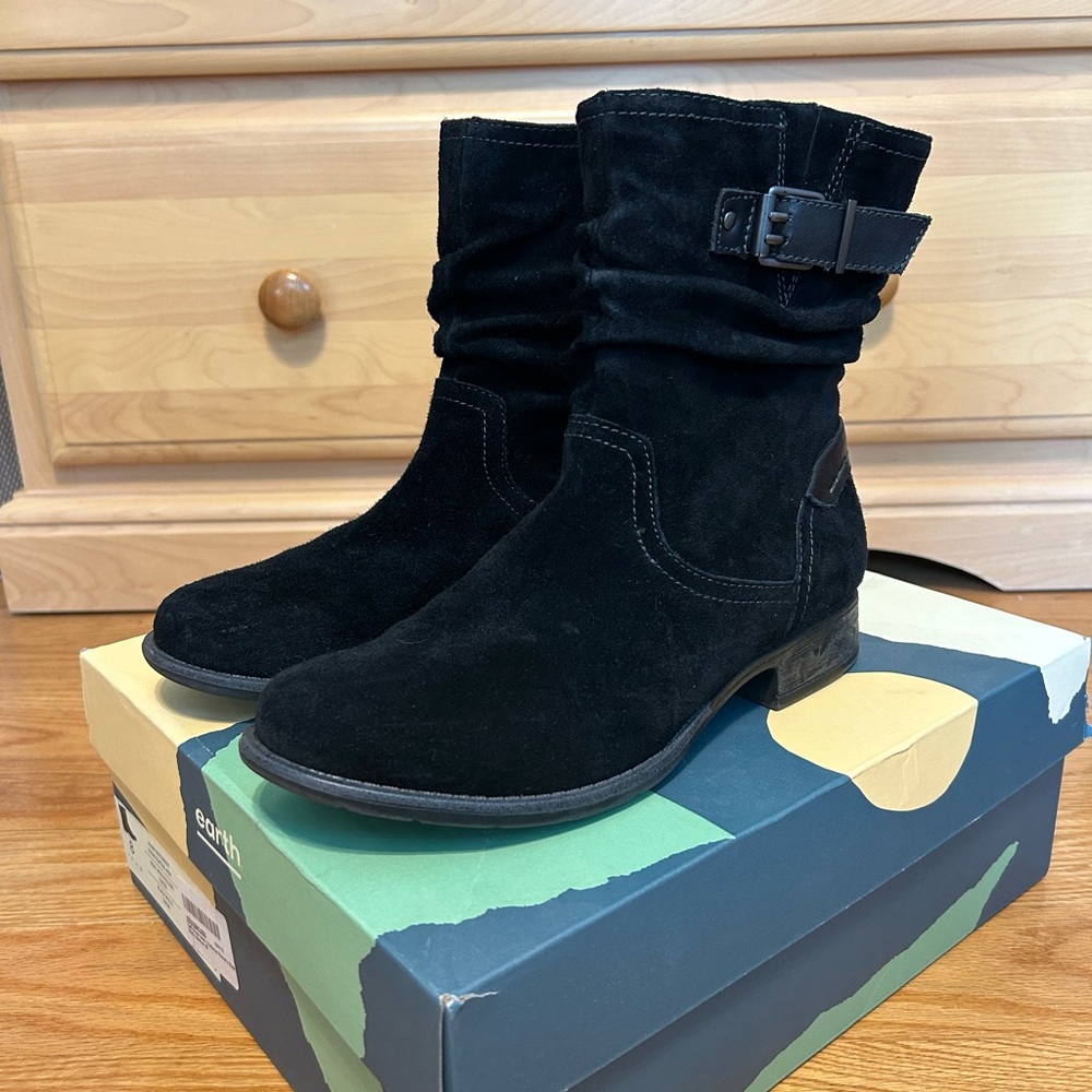 Earth Black Suede Ankle Booties with Buckle Avani Butternut Black Suede
